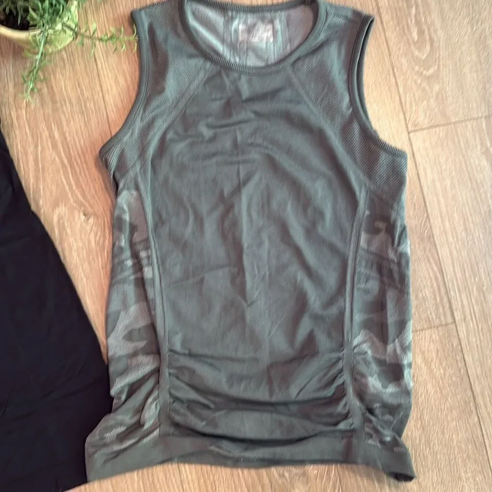 ((3 PIECE)) WORKOUT TANK BUNDLE SIZE MEDIUM ZYIA NIKE ATHLETA NEUTRAL BUNDLE